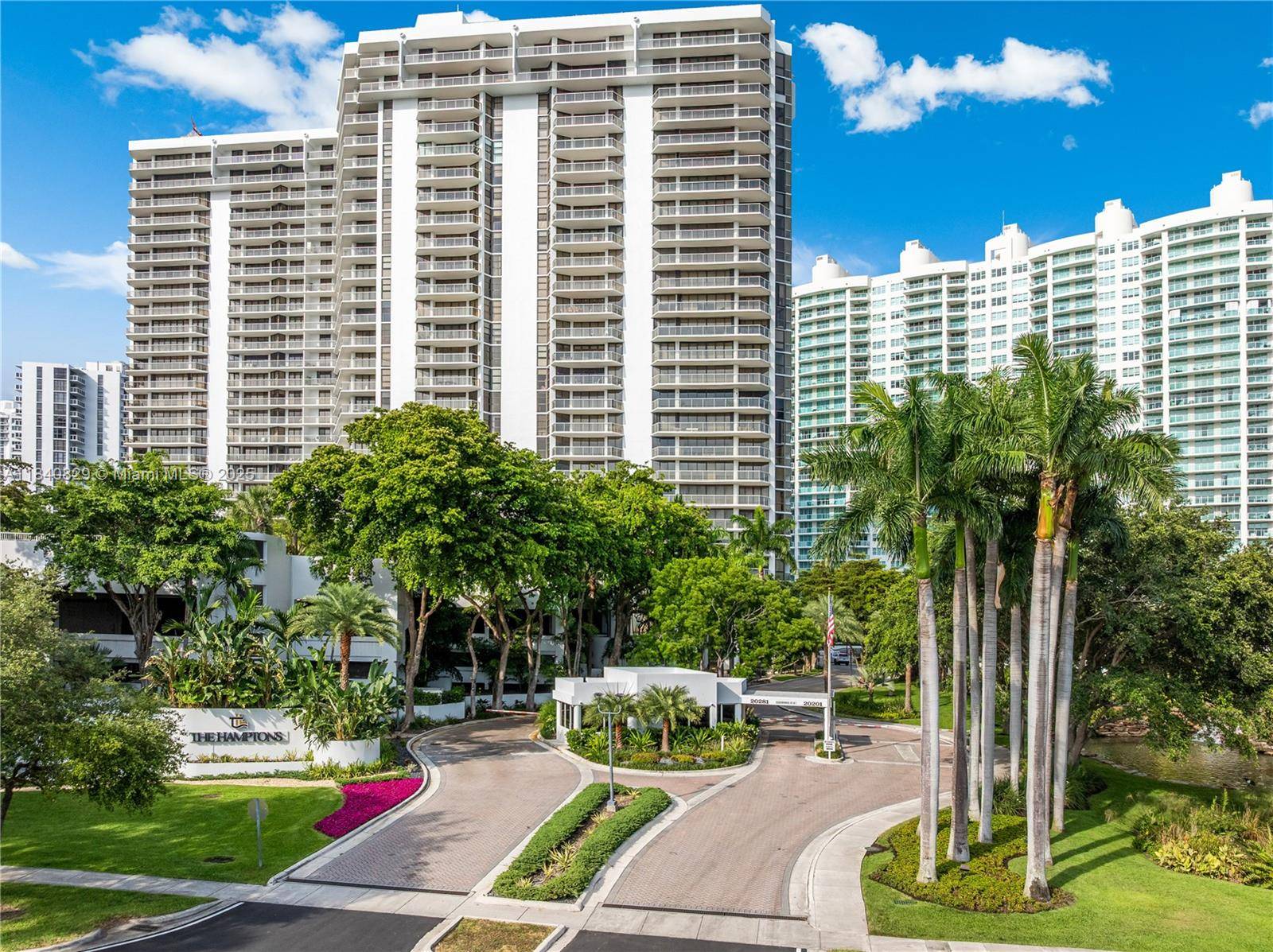 Experience luxury living in this elegant 2 bedroom, 2 bath residence in the heart of Aventura.