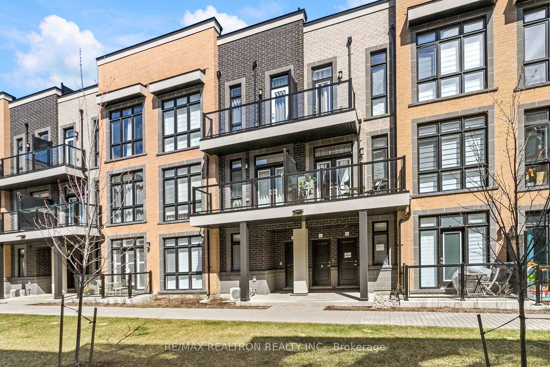 Spacious almost one year old condo townhouse, 3 bedrooms with 3 washrooms in most prestigious Oak Ridges community, Richmond Hill.