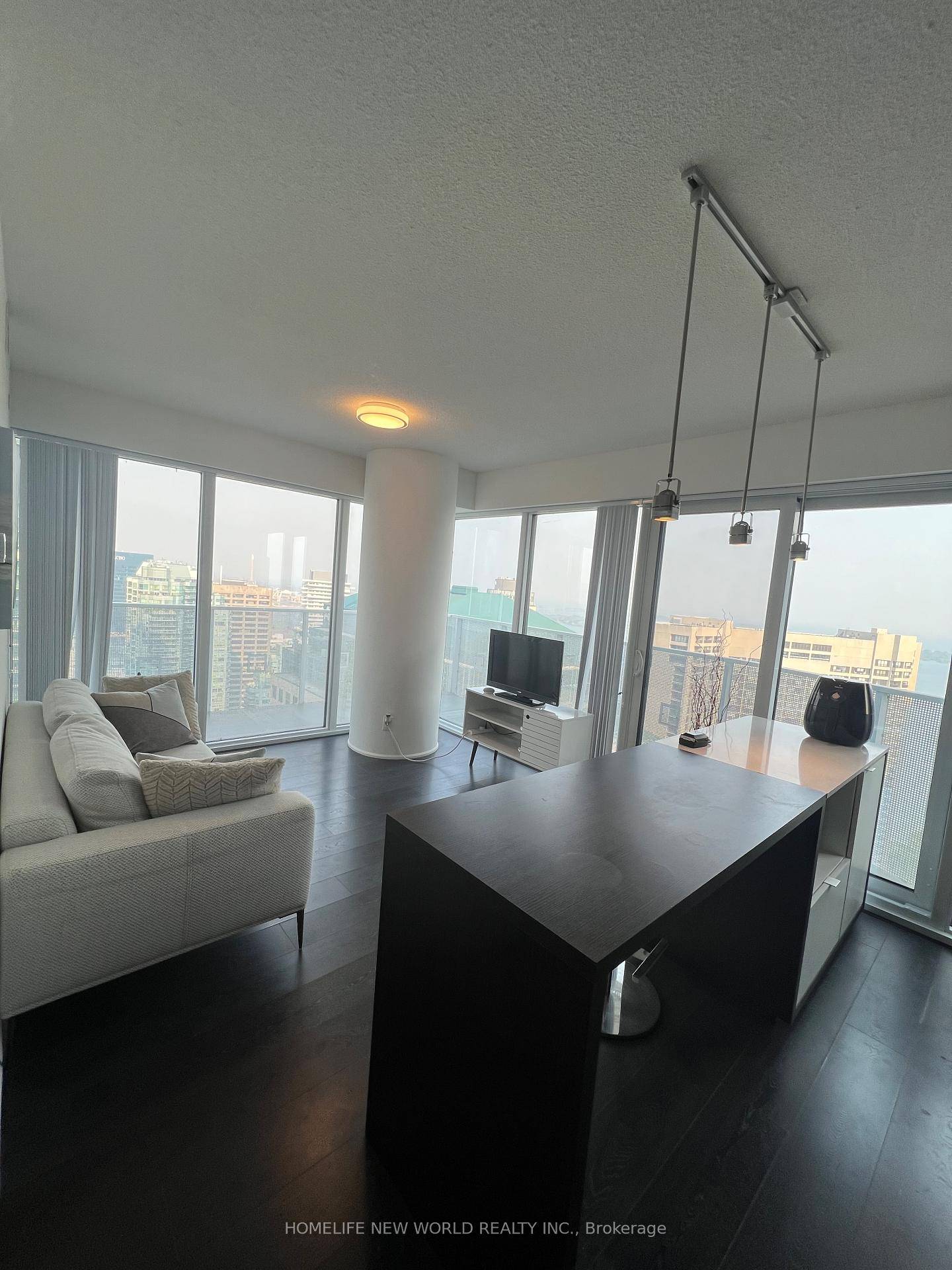 Luxury Furnished One Bedroom Plus Den Corner Unit With South And East Views In The Exclusive Harbour Plaza Residence.