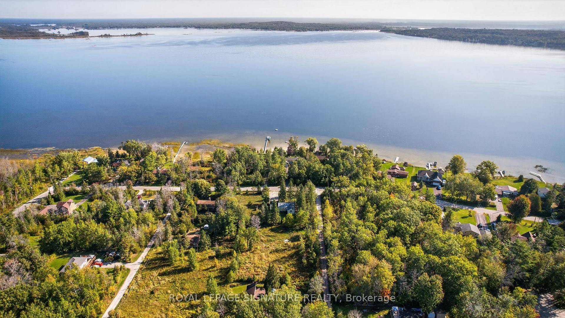 ATTENTION BUILDERS ! Unlock the Potential of Bass Bay A Builders Dream in Victoria Harbour !