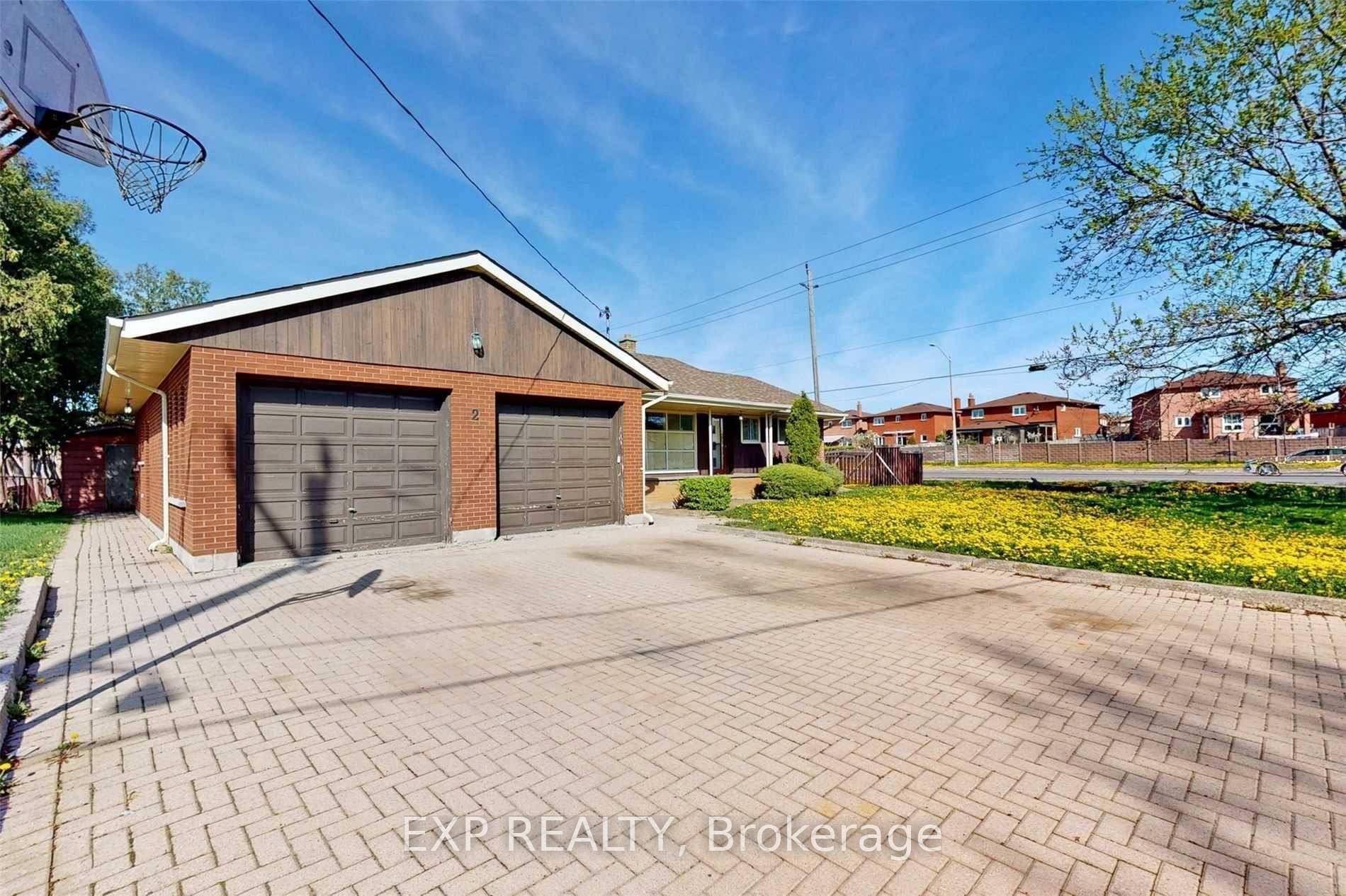 Wow Newly Renovated Studio Unit Beautiful Bungalow In Maple' Family Friendly Neighborhood New Bathroom W Frameless Glass Shower, New Kitchen, New Laundry, New Floors, Pot Lights, Freshly Painted Walking Distance ...