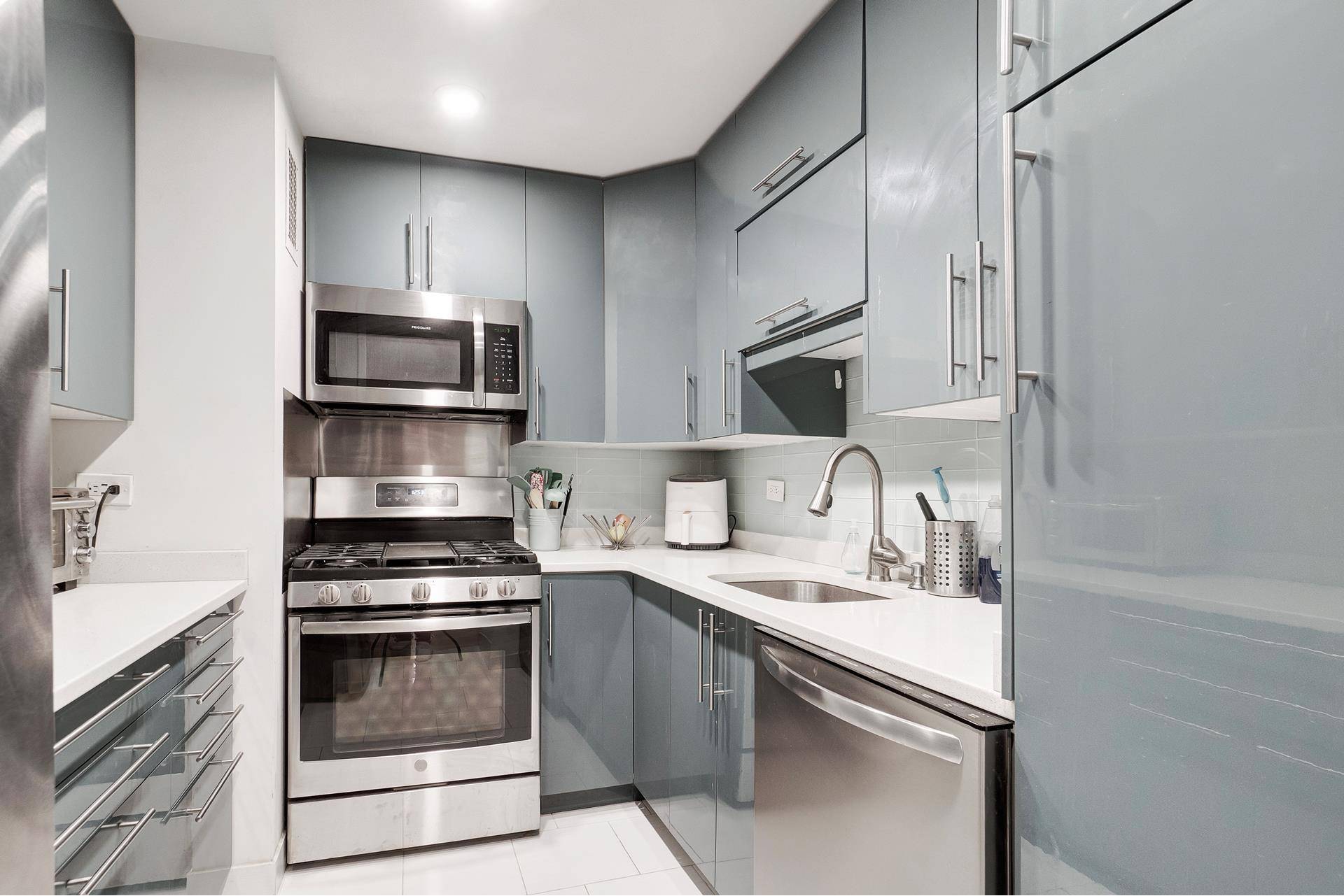 The perfect, renovated residence downtown is now available !