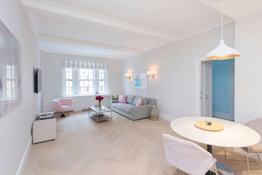 An elegant, classic four room pre war condominium located in the heart of Greenwich Village in turnkey condition.