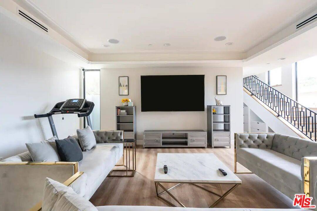 2943   Virginia Ave Santa Monica LA