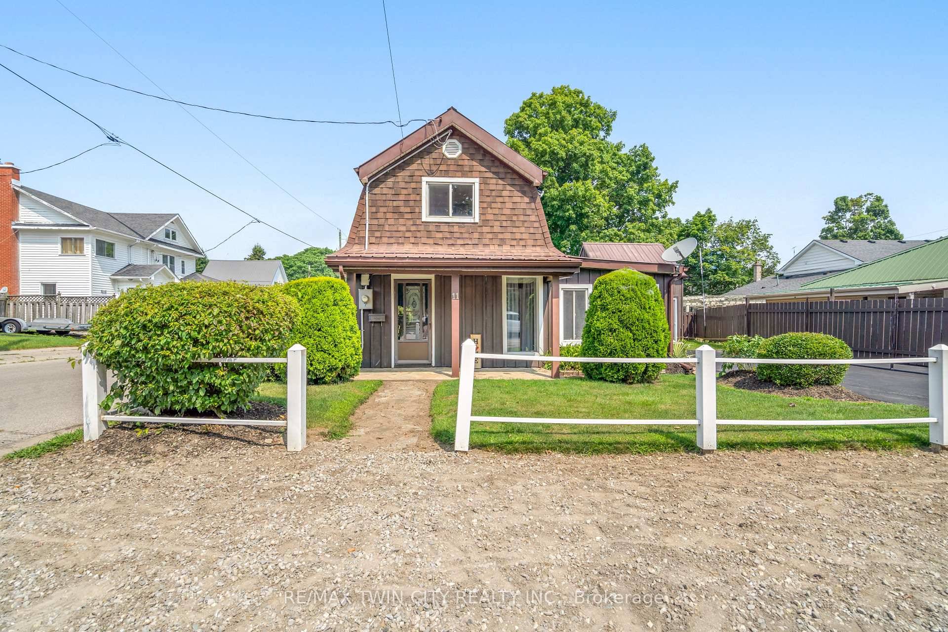 Move In Ready Home in Waterford !
