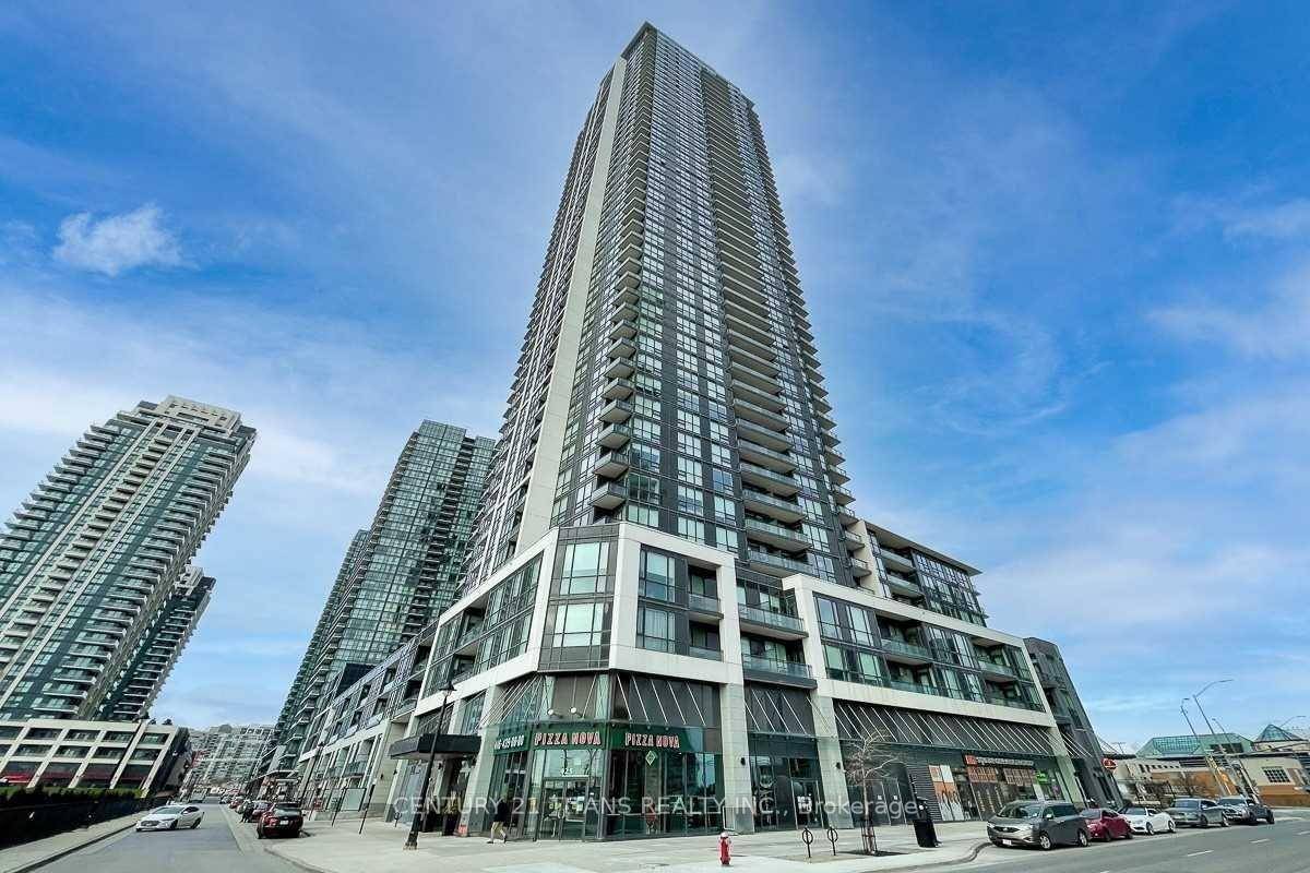 This stunning two bedroom, two bathroom corner condo unit in the heart of Mississauga offers breathtaking city views.