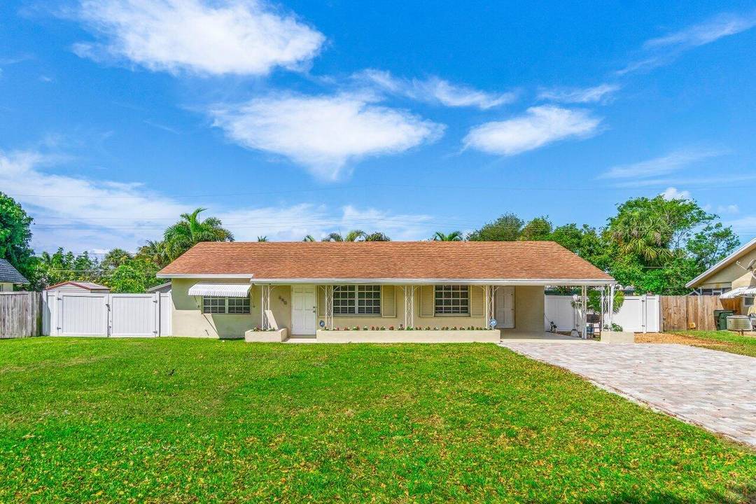 Charming 3 bed 2 bath single family home for rent in desirable East Delray !