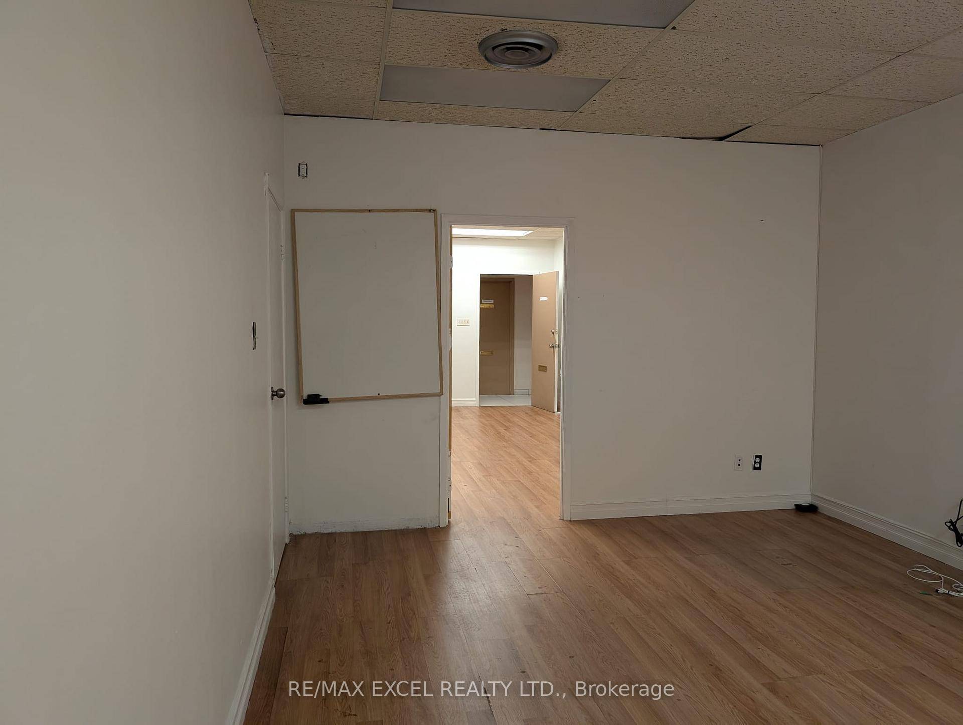 516 Sft Of Beautiful Office Space Located On Sheppard And Mccowan, Minutes To Hwy 401.