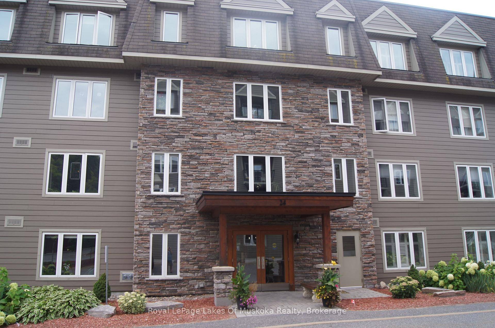 If you have been searching for a maintenance free home, that has all the features you want, this 3, bedroom, 2 bath 1610 sq foot Condo in Huntsville, deserves a ...
