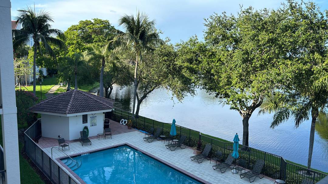 Beautiful unit on the lake, close to everything you need to enjoy this area of Delray Beach.