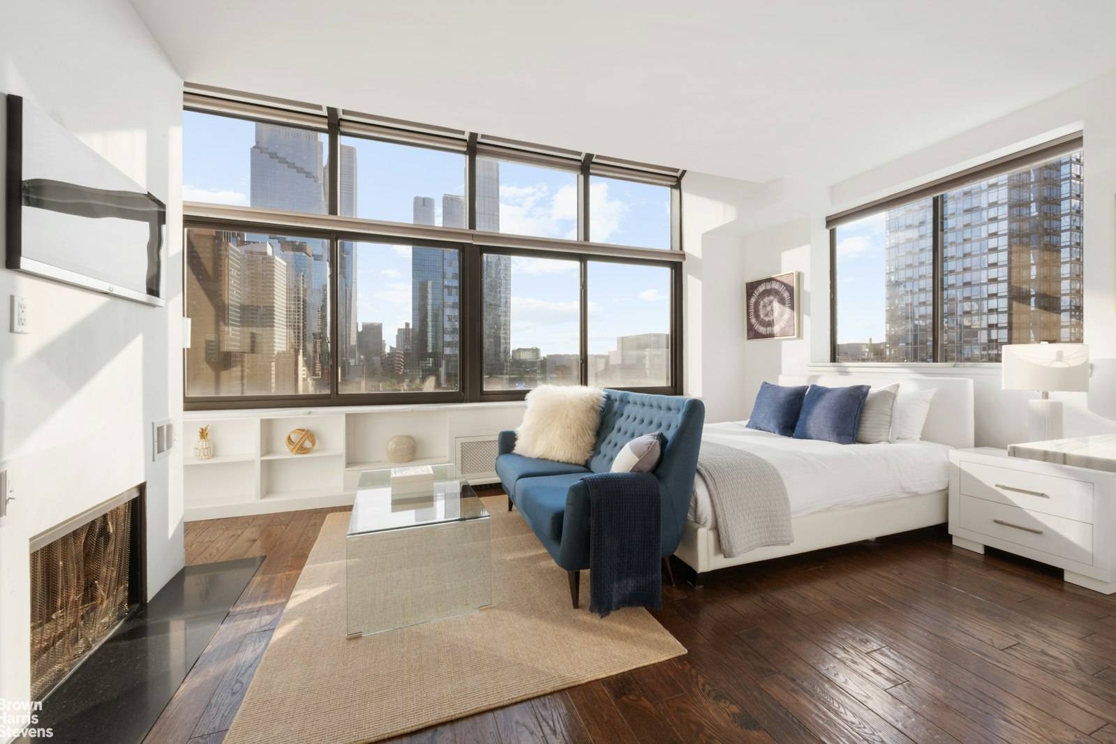 Penthouse Studio with Stunning Views Huge Private Terrace VERY FLEXIBLE SUBLET POLICY THIS IS A CONDOP !