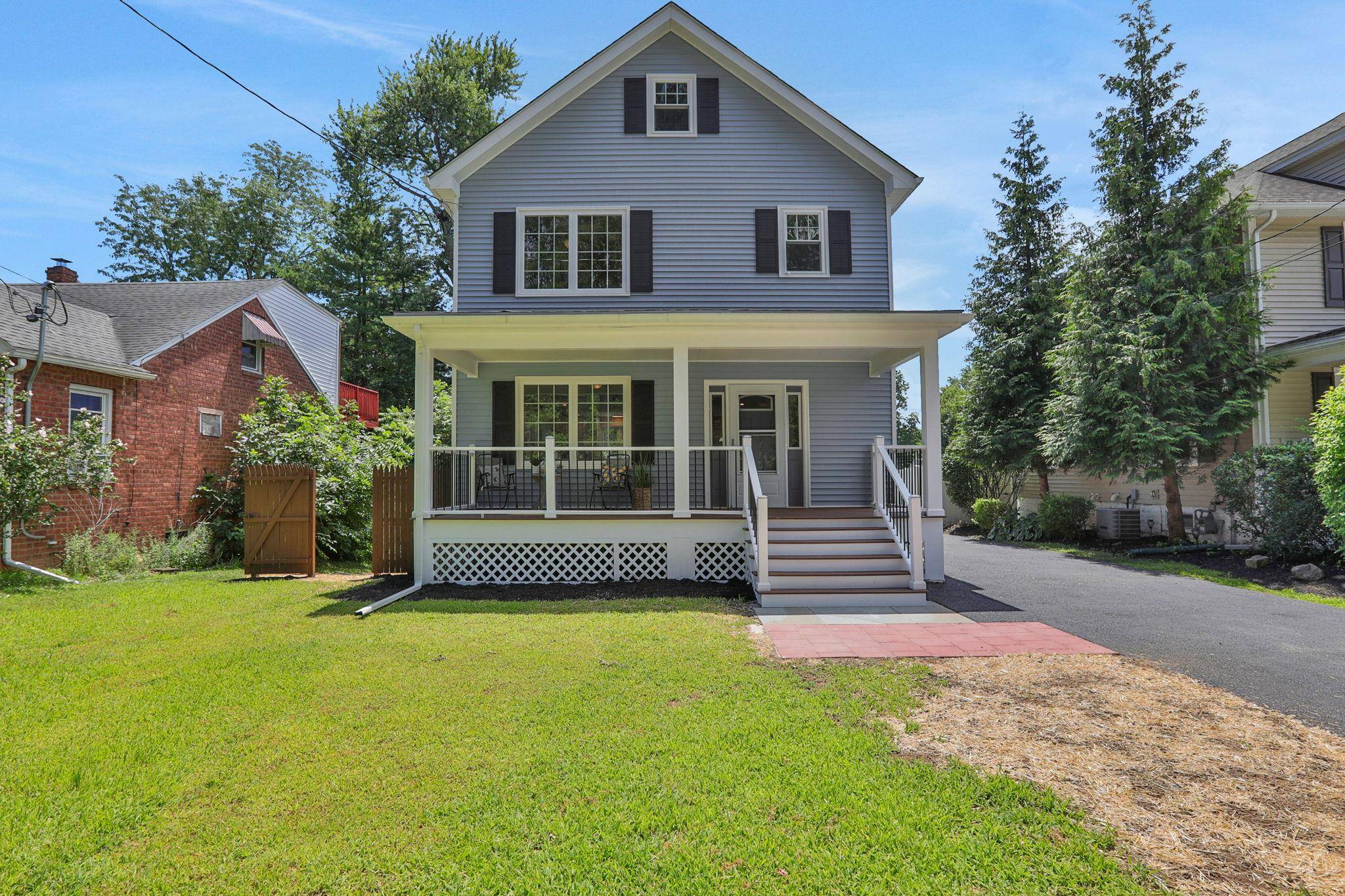 Step inside to your brand new home in the vibrant city of Kingston !