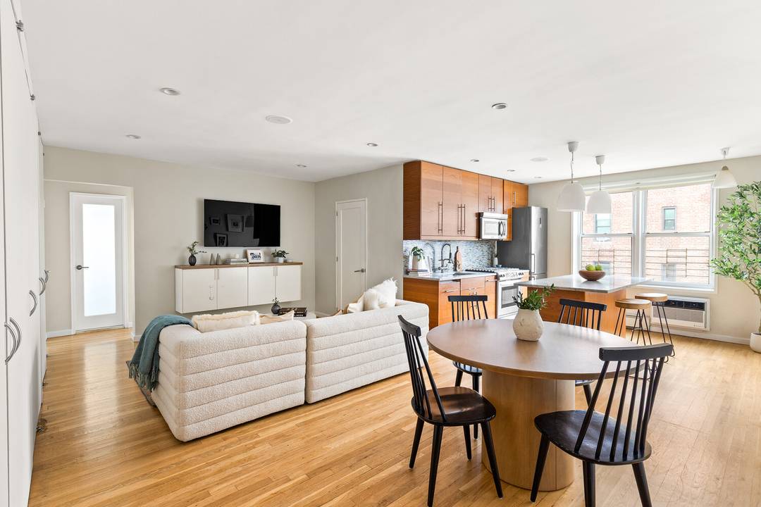Windsor Terrace Perched on the top floor of Park Vanderbilt, this bright and inviting two bedroom, one bath cooperative is flooded with natural light and offers the best of Windsor ...