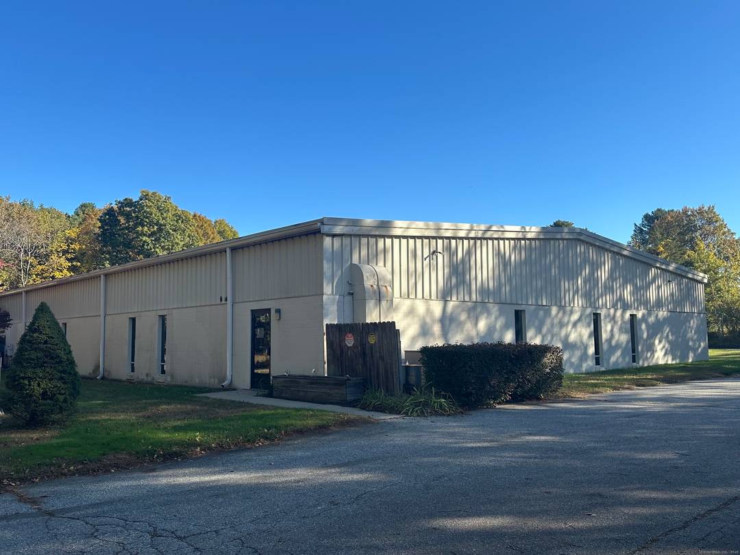 Positioned on 20 acres of prime industrial land, this versatile facility is ideal for manufacturing, logistics, or heavy commercial use.