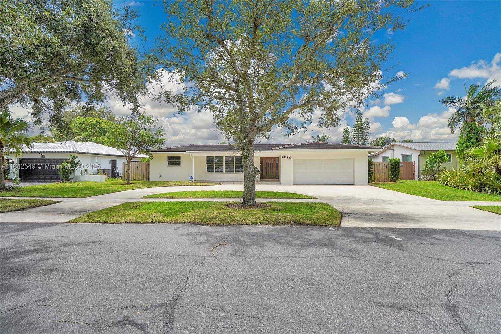 GREAT LOCATION PLANTATION HOME, IT FEATURES 4BEDRMS 2BATHS LARGE LAUNDRY ROOM 2 CAR GARAGE, A CIRCULAR DRIVEWAY, SPACIOUS BACKYARD amp ; NO HOA.