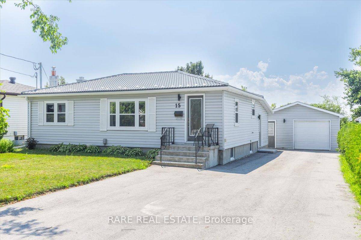 Step into this move in ready 3 1 bedroom, 2 bathroom bungalow in a sought after Orillia neighbourhood, offering three separate entrances including a private side entry to the finished ...