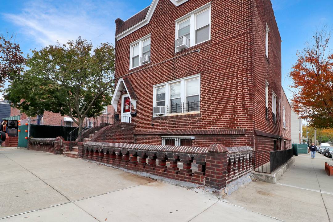 Rare opportunity ! Double Corner Lot in Maspeth Queens zoned R5B C2 3 with a lot totaling 50 ft x 107 ft 5, 350 sqft total.