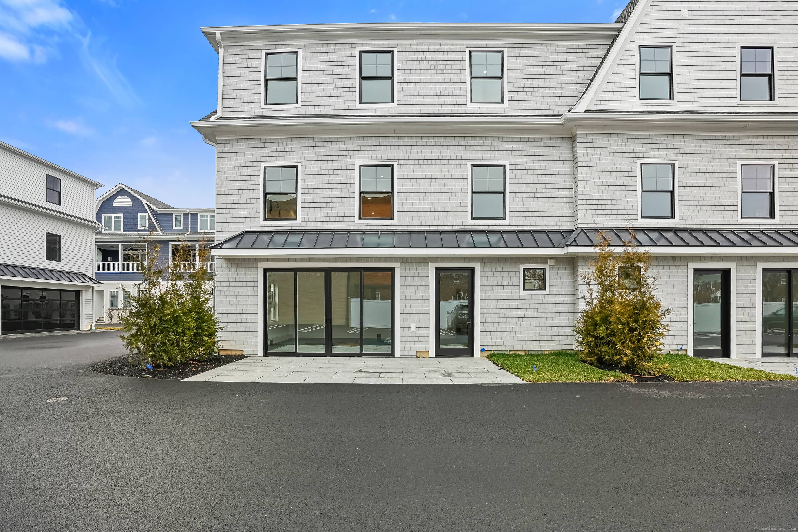 A Luxury Townhouse with nearly 4000 square feet offers an exceptional living experience in every detail.