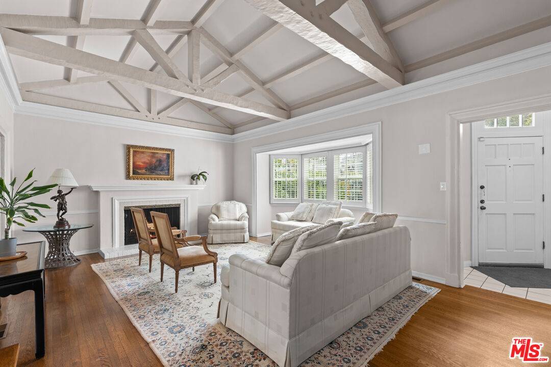 252  S Maple 3BR Beverly Hills La