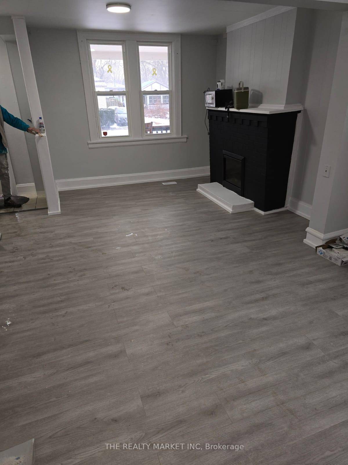 Conveniently located near Oshawa Center, Transit, Schools, University, Churches.