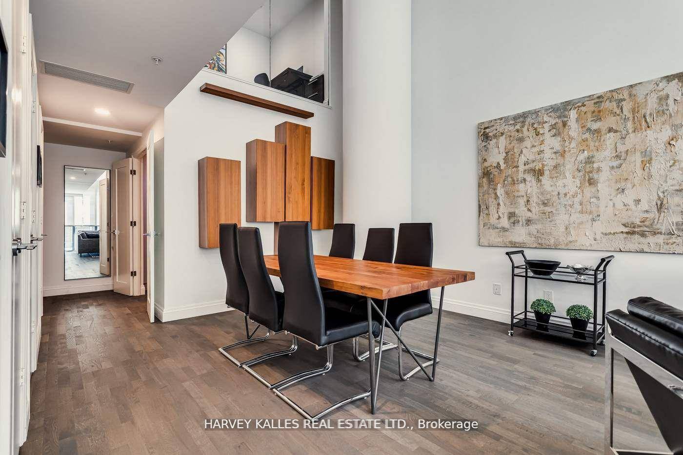 Sleek amp ; Chic 2 Storey Suite With Over 17.