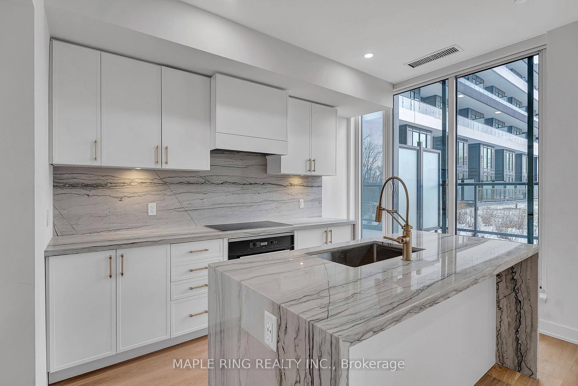 Oak amp ; Co T3 Luxury Condo Townhome !