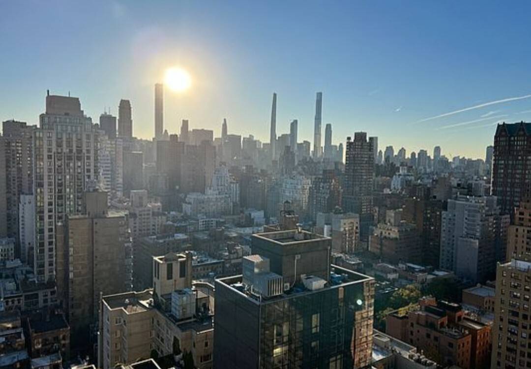 DECEMBER 1 MOVE IN ! New to Market !