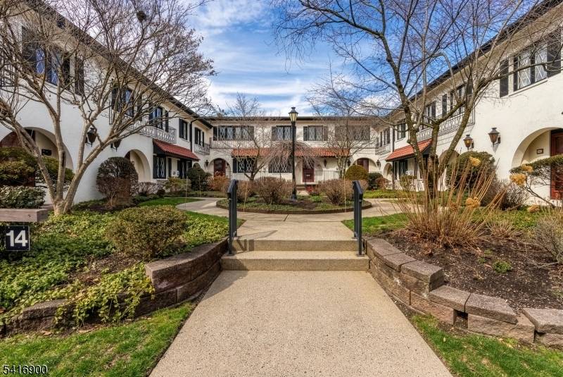 Welcome to this desirable end unit in Convent Mews !