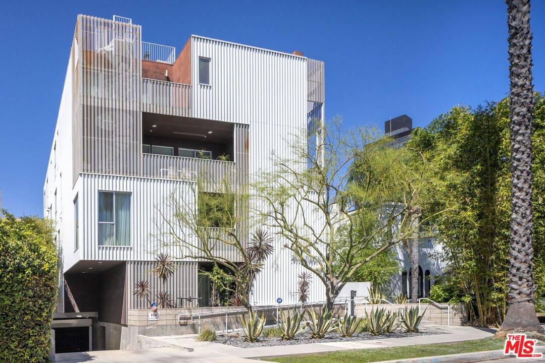 749  S Cloverdale Ave 2BR Hancock Park La