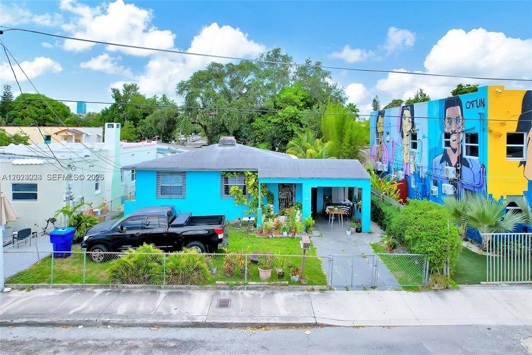 A SINGLE FAMILY HOME OF 2 1 SEATS IN A 7, 100 SQ.