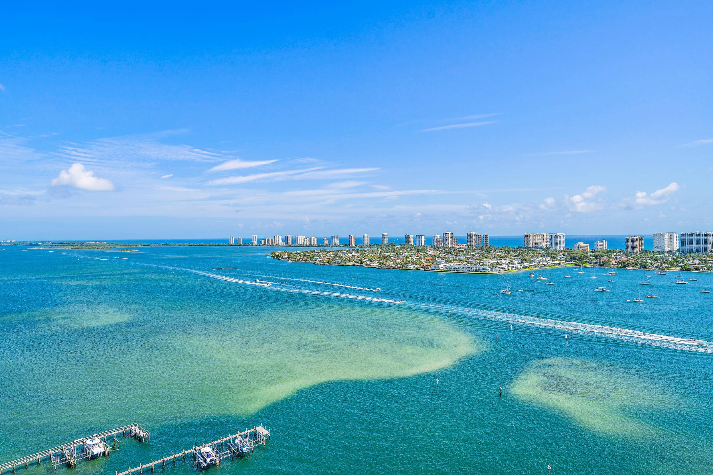 If you have been searching for a spectacular waterfront PENTHOUSE in Marina Grande, you are in luck !