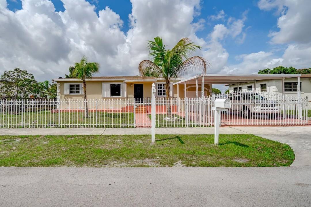 SAPCIOUS 4 BEDROOM 3 BATHROOM HOME IN MIAMI GARDENS INCLUDING A SEPARATE 1 BEDROOM 1 BATHROOM UNIT IN THE REAR, WHICH IS GREAT FOR RENTING, IN LAWS, OR HOUSE GUESTS.