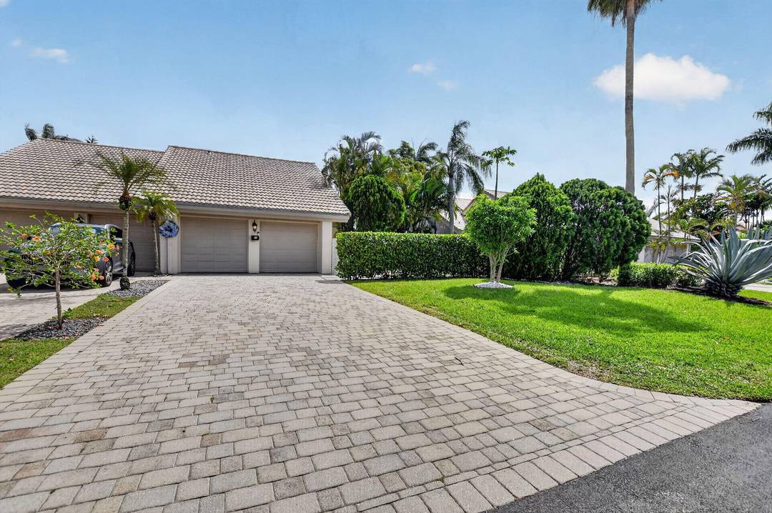 Beautifully maintained and fully furnished 2 bedroom, 2 bath residence located in the desirable Villa San Remo community in Boca Raton.