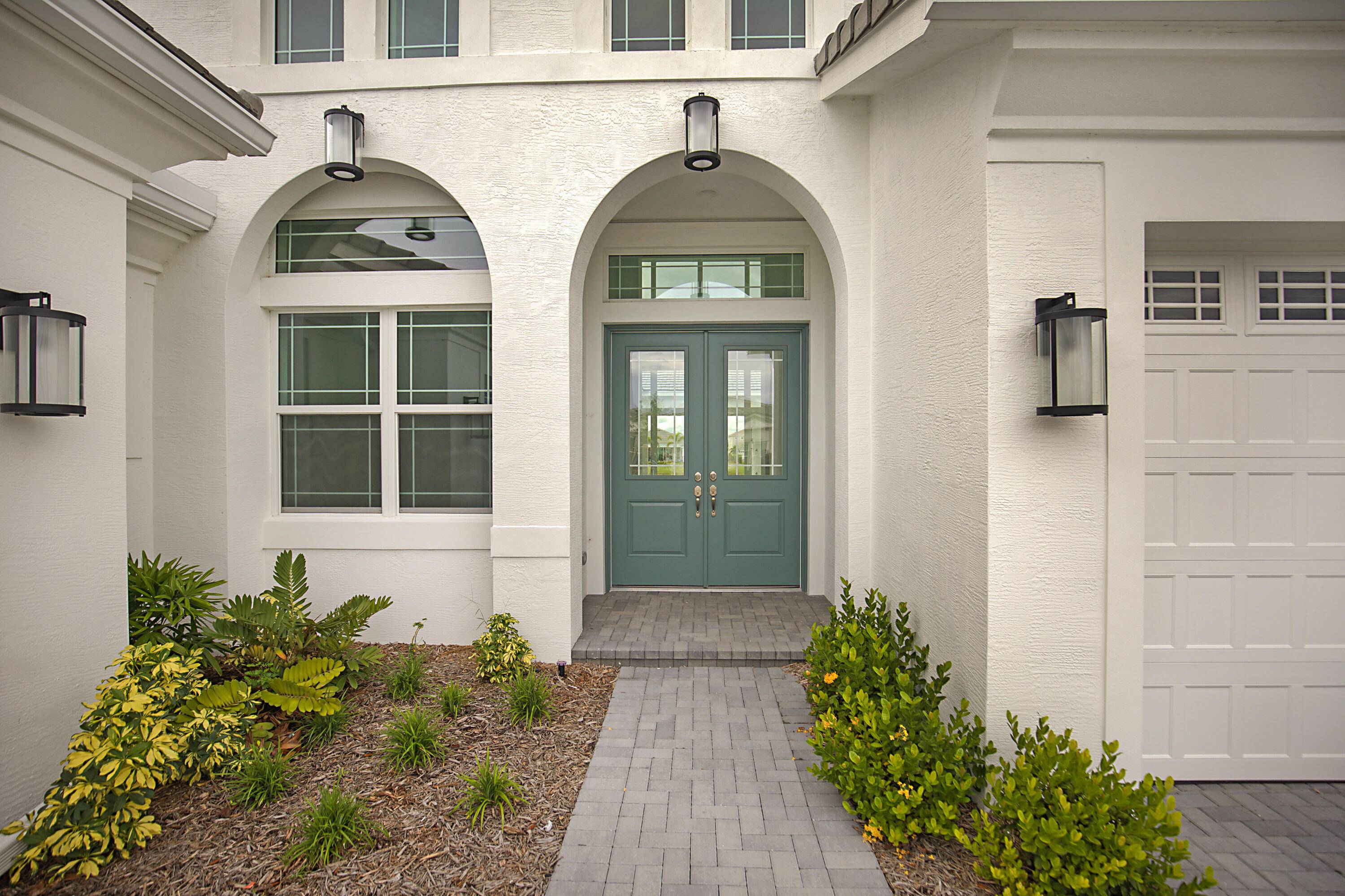 Beautiful new executive rental home in the exclusive subdivision of THE ESTATES of WESTLAKE.