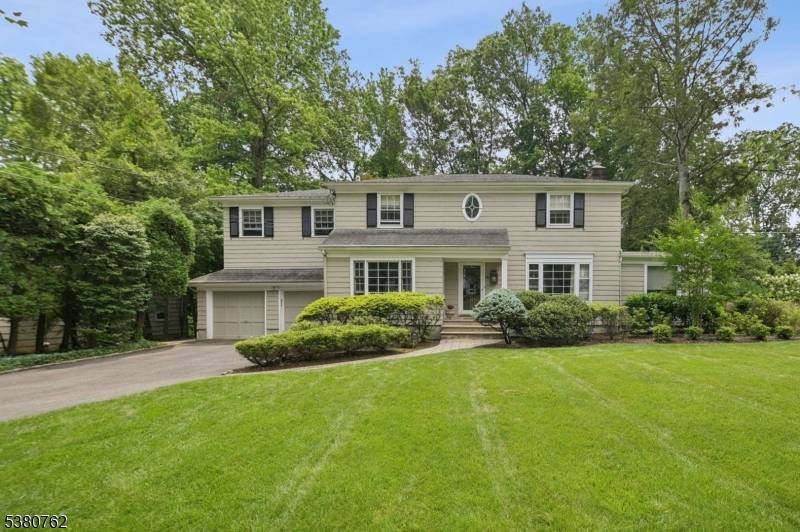 STYLISH RENOVATED 4 BEDROOM COLONIAL PREMIER SHORT HILLS LOCATION, WALK TO TRAIN, TOWN SCHOOLS This spacious sunny home sits atop.
