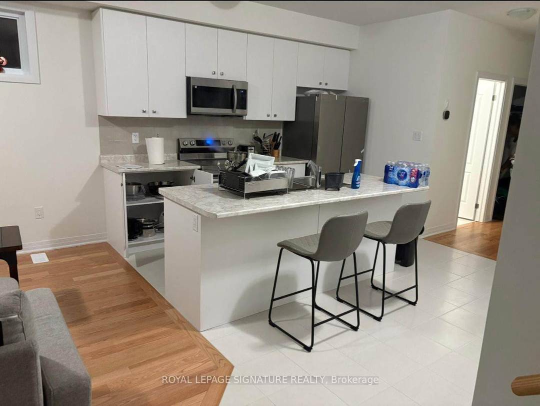 Beautiful Semi Detached House Located In The centre Of Welland.