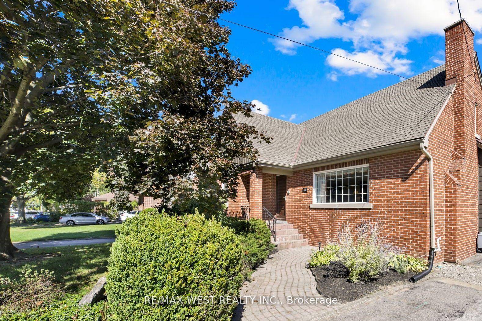 Endless Potential in Prime West Hamilton Location !