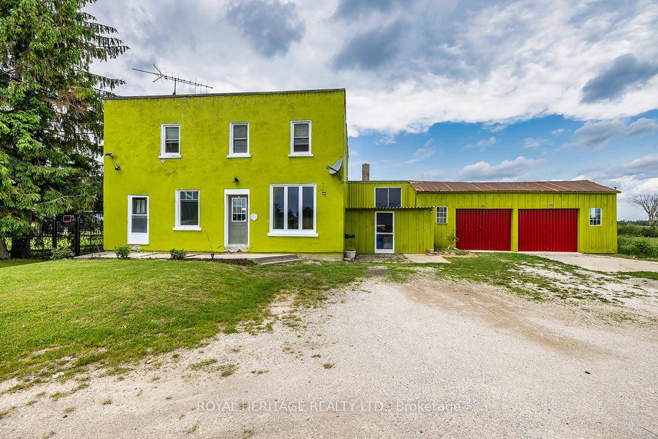 Large Country Home 2400 sq ft on a 95ft x 165ft lot in a wonderful country setting.