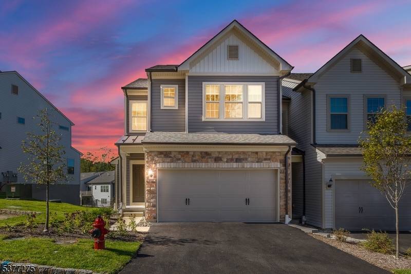 PETS ACCEPTED ! NEW 2025 CONSTRUCTION END UNIT TOWNHOME !