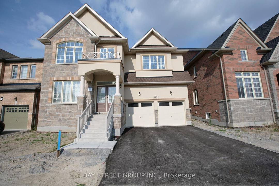 A private room in an inviting house located in East Gwillimbury, a vibrant and sought after family friendly neighborhood.