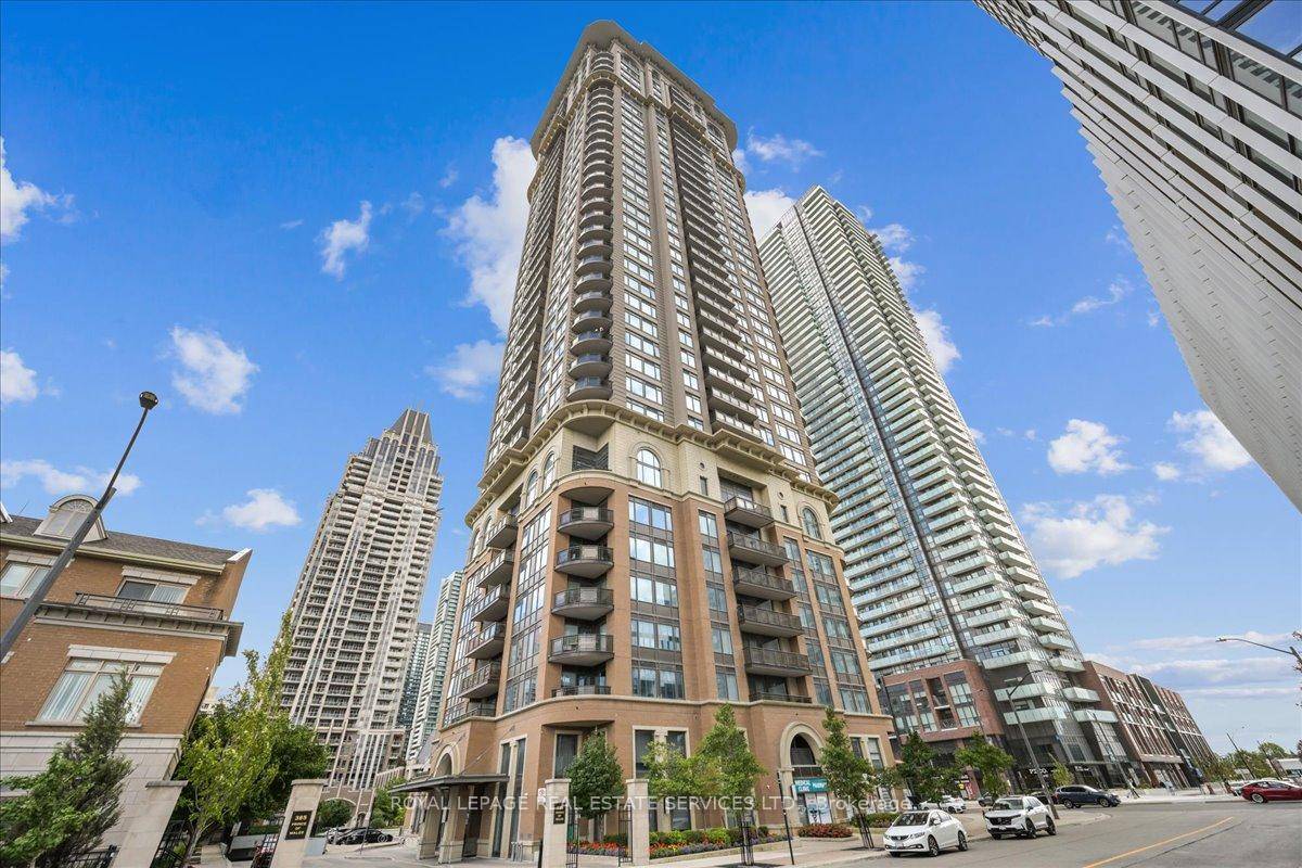 Bright and spacious 1 bedroom condo in the Daniels built Chicago Condos, featuring 9 ft ceilings and a modern open concept layout.