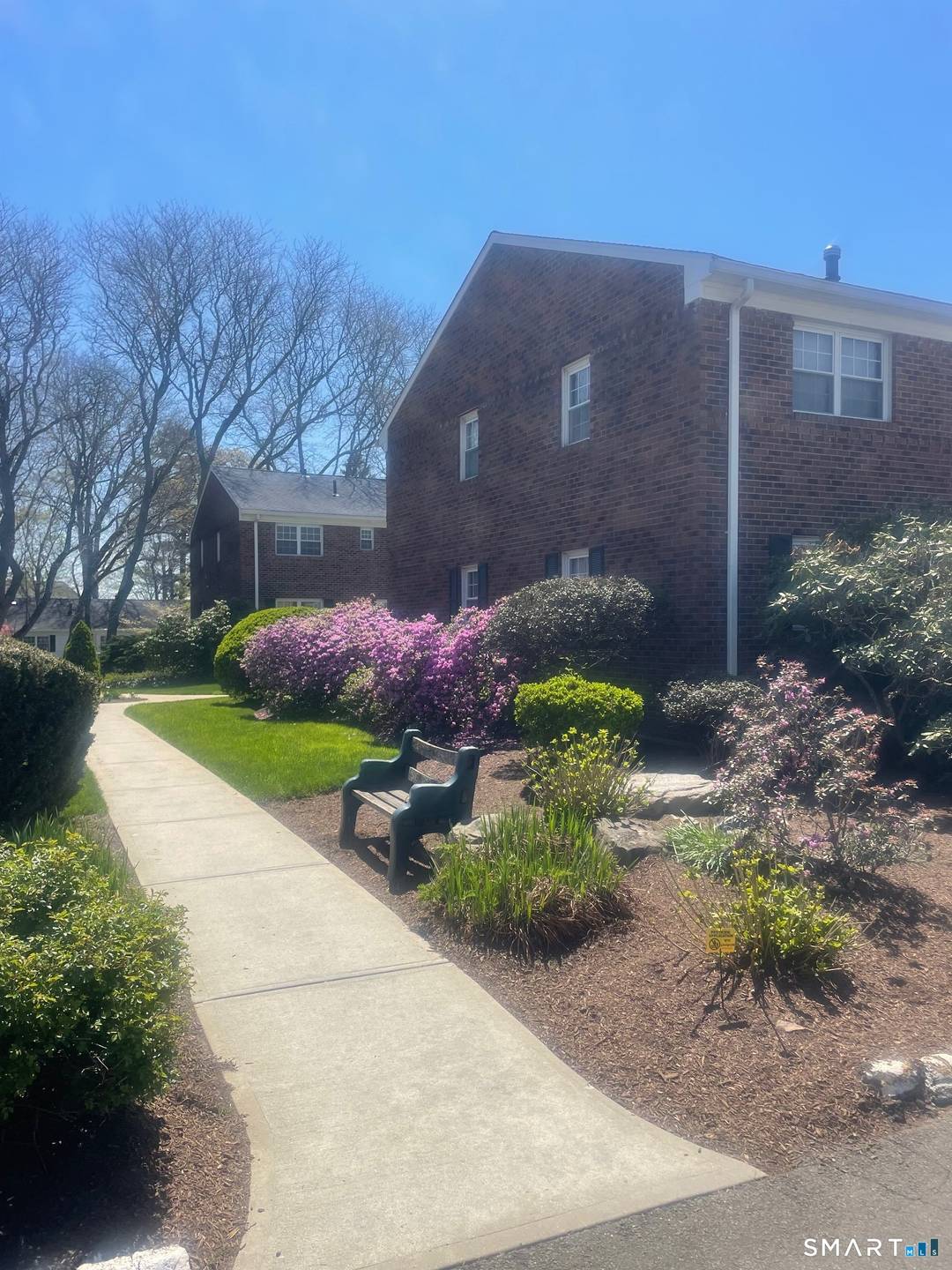 Welcome to Mosswood condominiums A must see updated second floor residence in this Fairfield sought after well maintained complex.