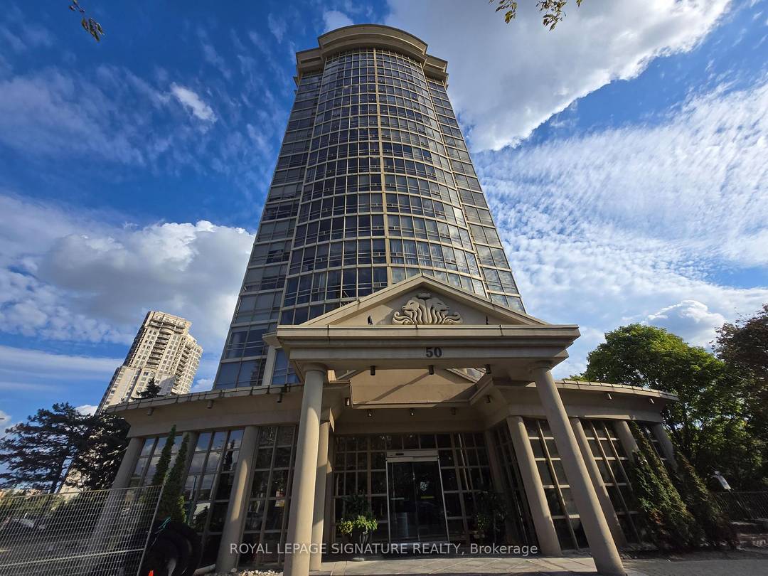 Welcome to this Beautiful Open Concept 1 Bedroom, 1 Bathroom Condo With Floor to Ceiling Windows at prime location Mississauga Clean suite amp ; Well Maintained Move In Ready.