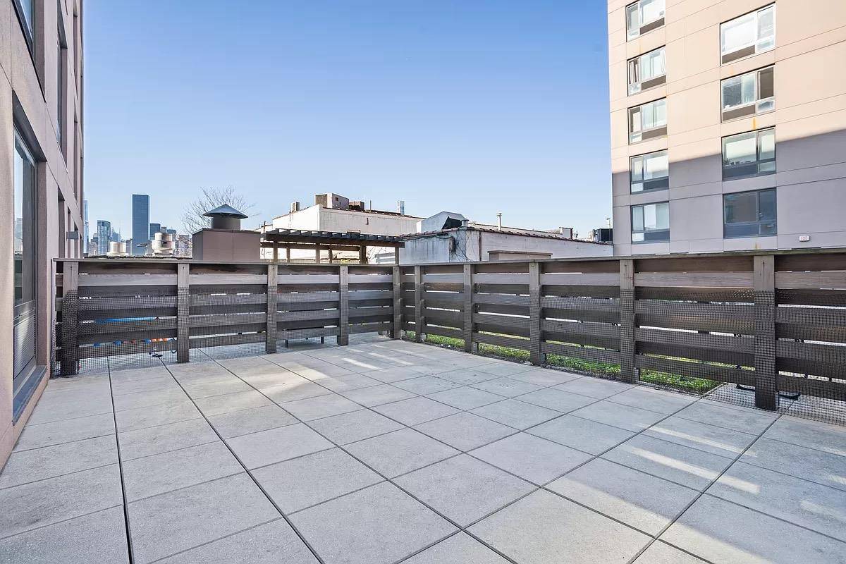 AVAILABLE IMMEDIATELY VIRTUAL TOURS AVAILABLE RENT STABILIZED BUILDING NO SECURITY DEPOSIT REQUIRED WITH A SMALL FEE TO RHINOLocated in Hunters Point, this expansive 1 bedroom residence boasts an open layout ...