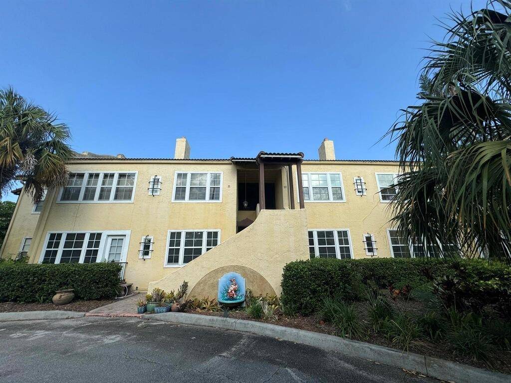 Charming 2 2 Condo in the Historic Building, Casa Caprona !