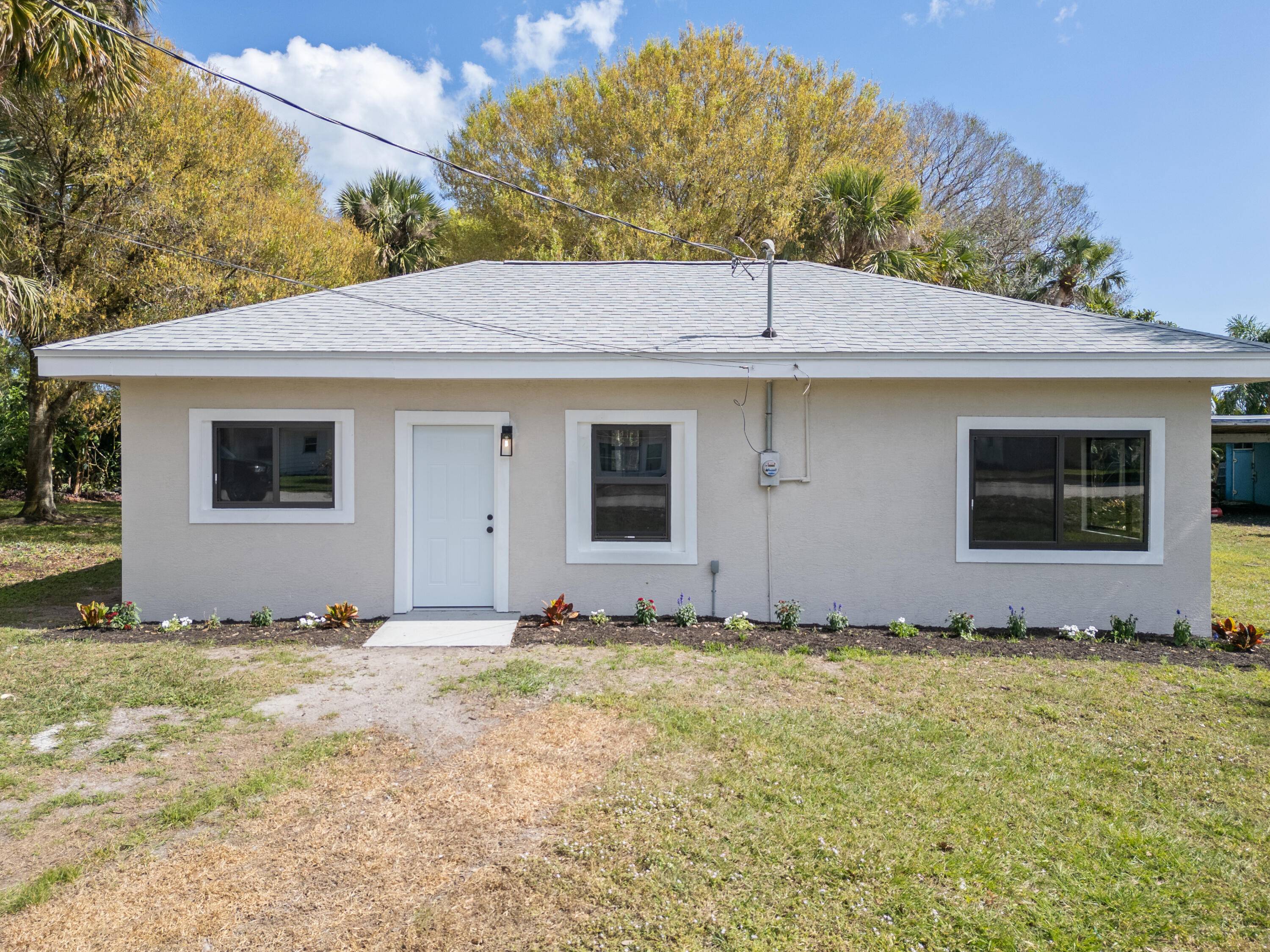 This beautifully renovated 3 bedroom, 2 bathroom home offers incredible potential for first time homebuyers or savvy real estate investors.
