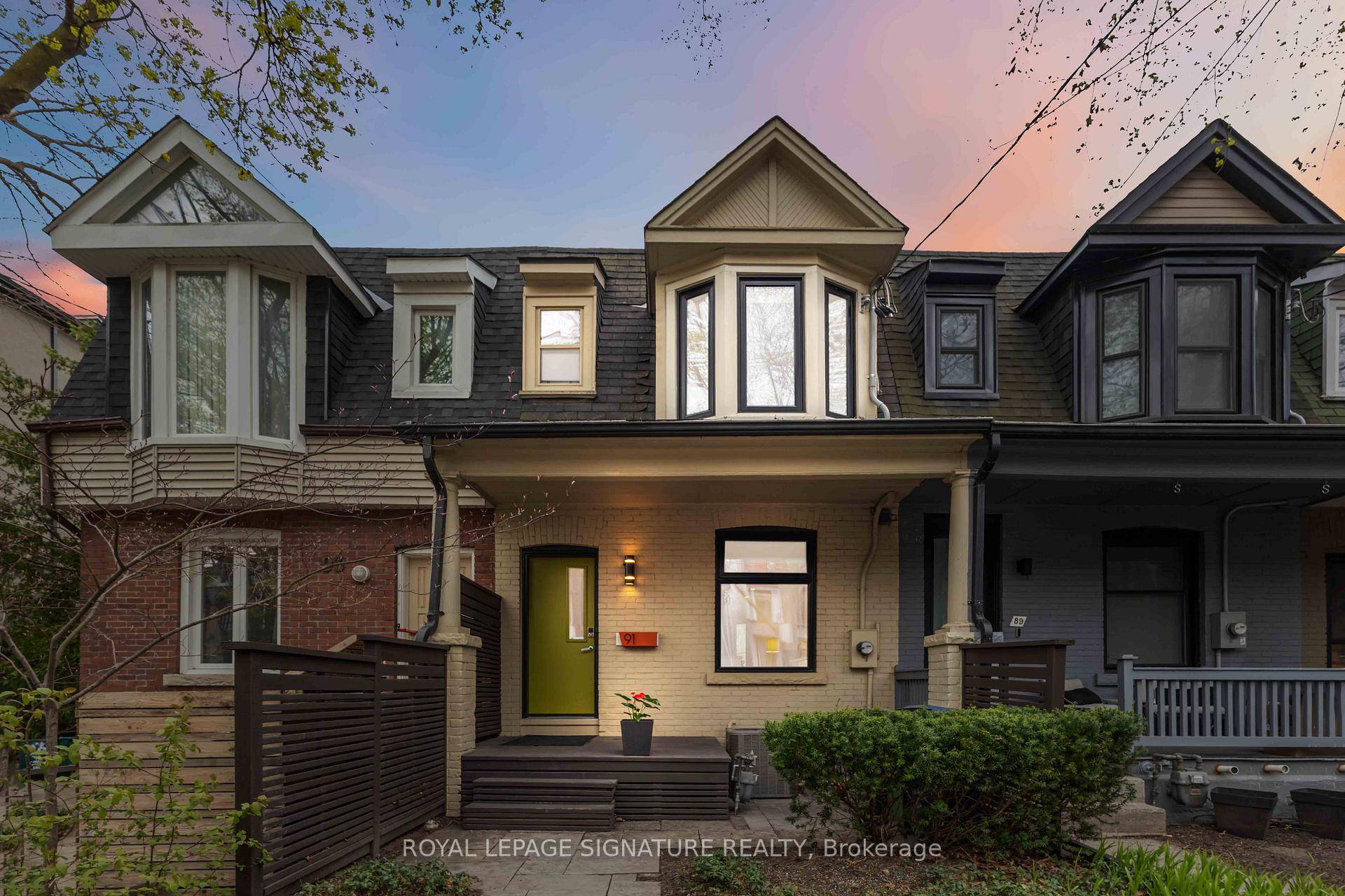 A Stylish Condo Alternative in a Family Friendly Neighbourhood.