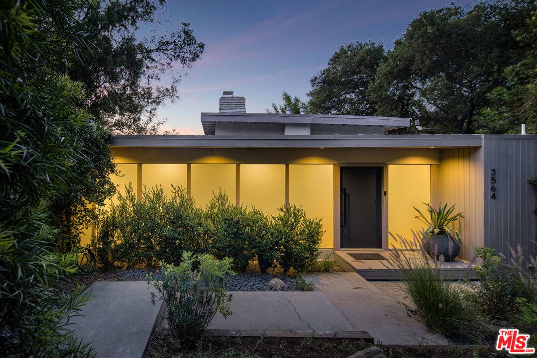 3564 Multiview Dr 3BR Hollywood Hills East La