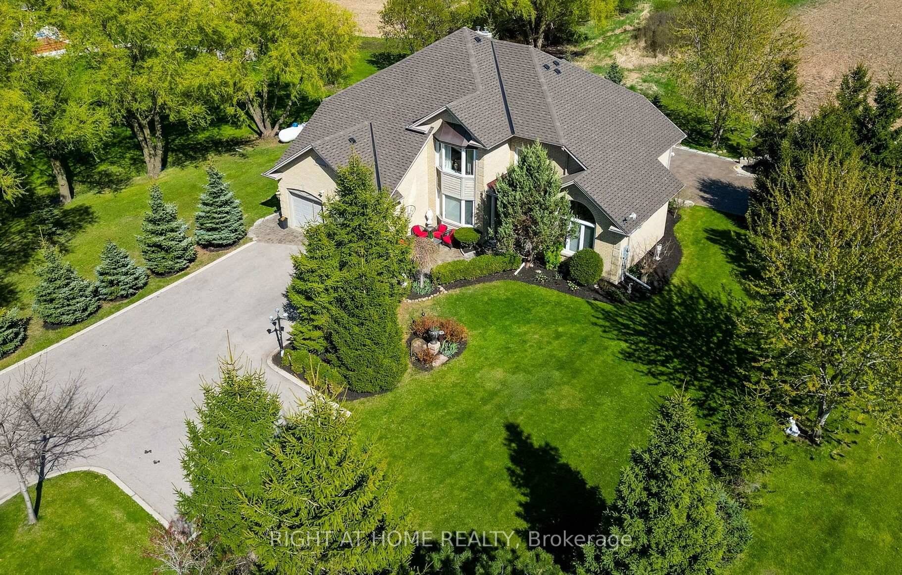 Stunningly Upgraded amp ; in Mint Move in Condition gt ; An Open Concept 2, 921 Square Feet MPAC with A Picture Perfect Show Stopping Curb Appeal gt ; Meticulous ...