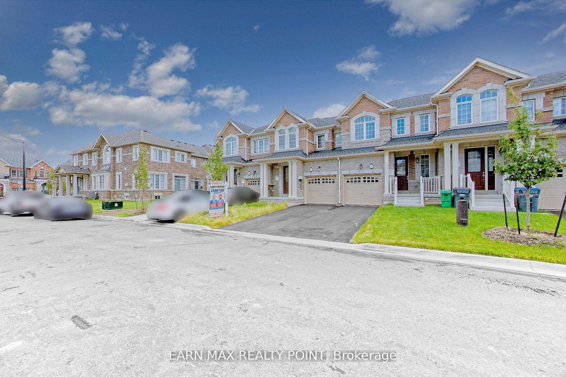 BRAND NEW ! NEVER LIVED in freehold townhouse, is ready to welcome you.